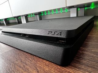 PlayStation 4 - 1 TERABYTE versión 10.0 impecable
