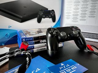 PlayStation 4 - 1 TERABYTE versión 10.0 impecable
