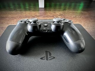 PlayStation 4 - 1 TERABYTE versión 10.0 impecable