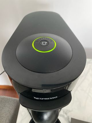 Cafetera Nespresso Vertuo Plus Negra