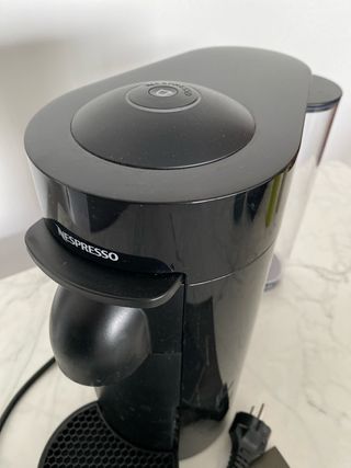 Cafetera Nespresso Vertuo Plus Negra