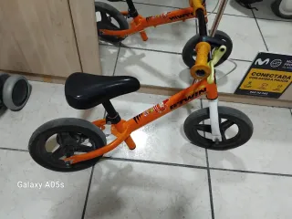 Bicicleta de aprendizaje naranja