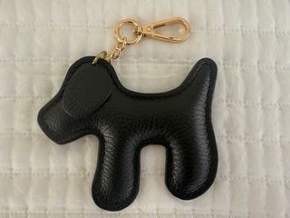 Llavero charm perrito de polipiel negro