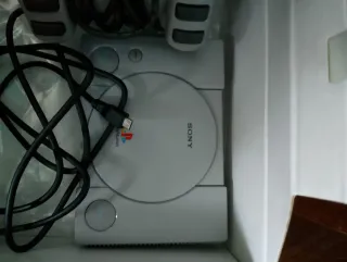 PlayStation 1 Clásicc con 20 juegos