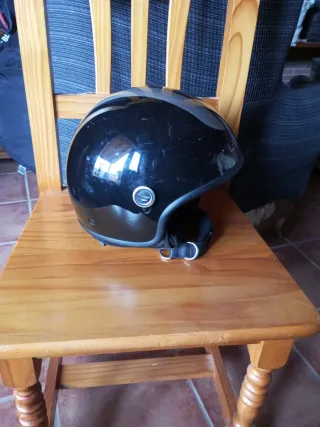 Casco de moto negro