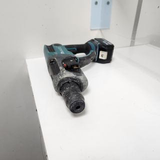 Martillo Makita DHR202 18V + Cargador DC18RC