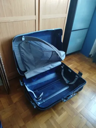 Maleta grande azul. Marca Roncato
