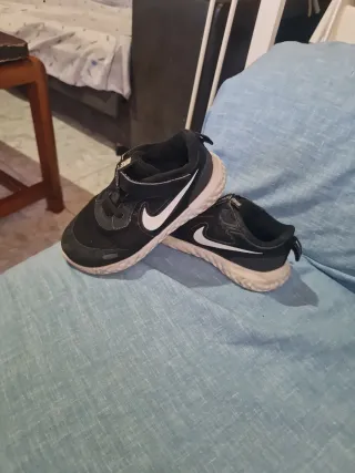 Zapatillas Nike niño negras y blancas