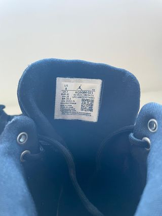 Zapatillas Nike Jordan Max Aura Negras y Rojas