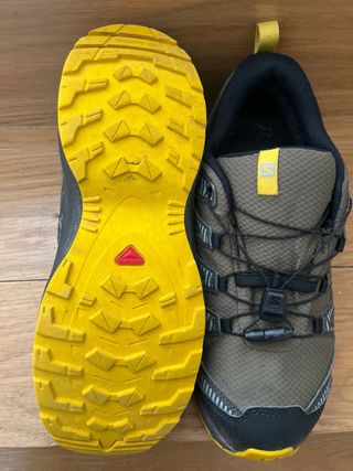 Salomon niño marrones y amarillos