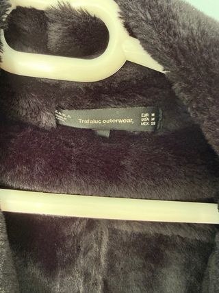 Cazadora Zara doble faz negra con pelo