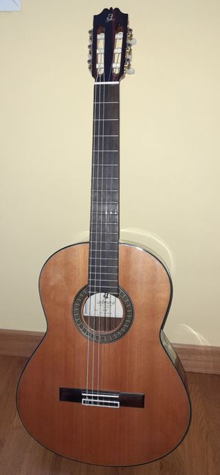 Set Guitarra Clásica Admira A4 + Accesorios