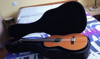 Set Guitarra Clásica Admira A4 + Accesorios