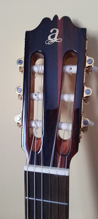 Set Guitarra Clásica Admira A4 + Accesorios