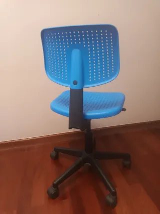 Silla infantil azul IKEA