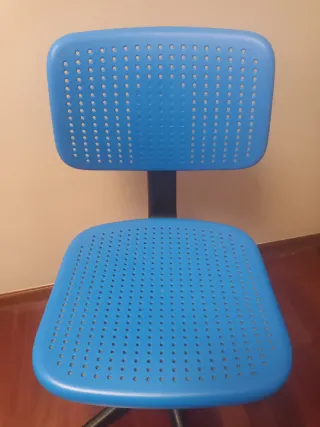 Silla infantil azul IKEA