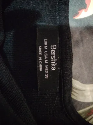 Camiseta top con escote cuadrado y detalles