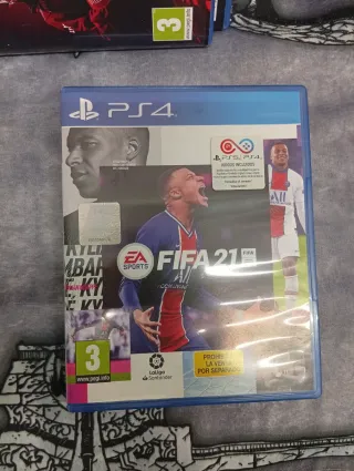 PS4 Slim 500GB Negra + FIFA 21 + 8 juegos