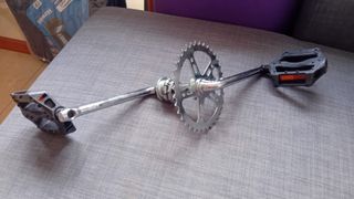 Bielas y pedales de bicicleta