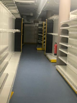 Estantería metálica para tienda