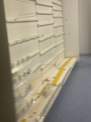 Estantería metálica para tienda