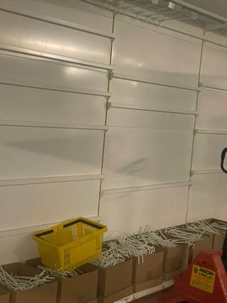 Estantería metálica para tienda