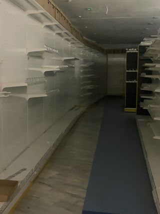 Estantería metálica para tienda