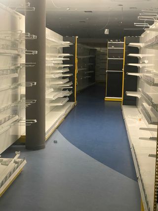 Estantería metálica para tienda