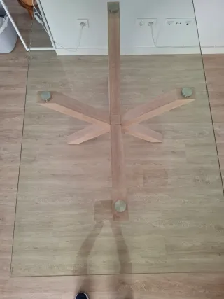 Mesa Comedor Cristal y Base de metal efecto Madera