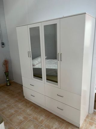 Armario blanco con puertas de espejo! Nuevos!!