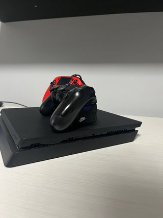 Consola Sony PS4 + Dos Mandos + Dos Juegos