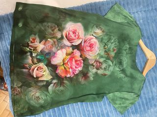 Blusa de seda con estampado floral