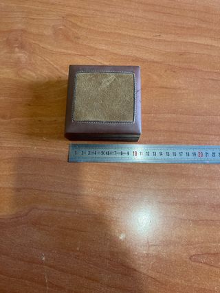 Caja de madera con detalles en cuero y ante
