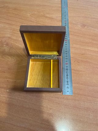 Caja de madera con detalles en cuero y ante