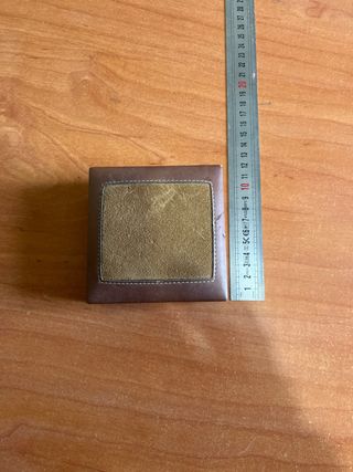 Caja de madera con detalles en cuero y ante