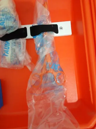 Maletín de primeros auxilios naranja