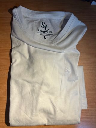 Camiseta básica blanca stormy life