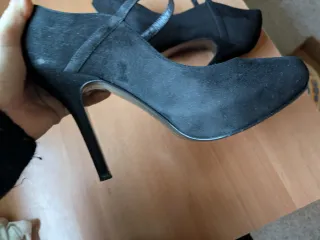 Zapatos de piel Magrit negros. Forrados de ante.