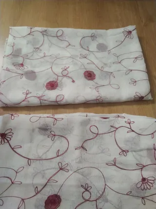 2 cortinas con bordado floral