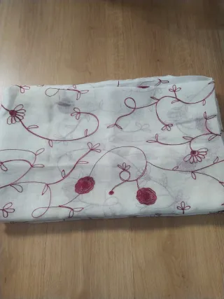 2 cortinas con bordado floral