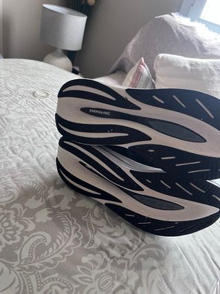 Zapatillas New Balance Running Negras y Blancas