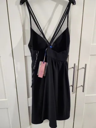 Abito Imperial nero con dettagli in tulle