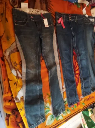Pantalones vaqueros acampanados