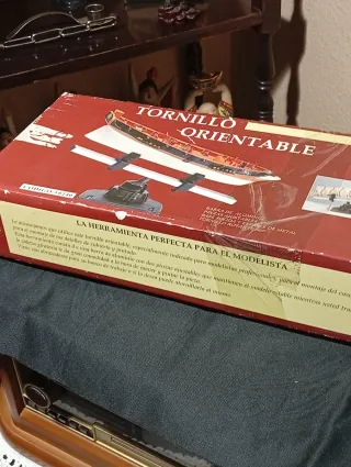 Tornillo orientable para modelismo