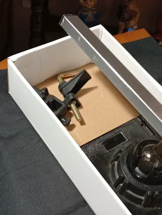 Tornillo orientable para modelismo