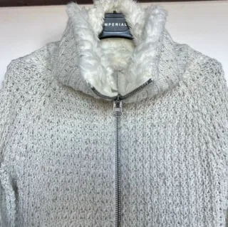 Cárdigan de piel beige con cremallera