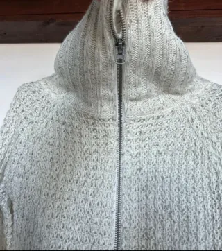 Cárdigan de piel beige con cremallera