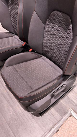 Asientos delanteros SEAT Leon FR 2024