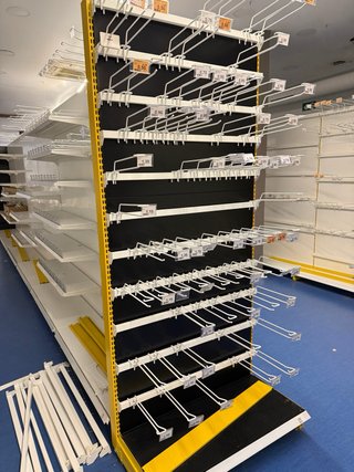 Estanterías metálicas para tienda