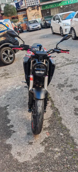 Honda CB125R Roja